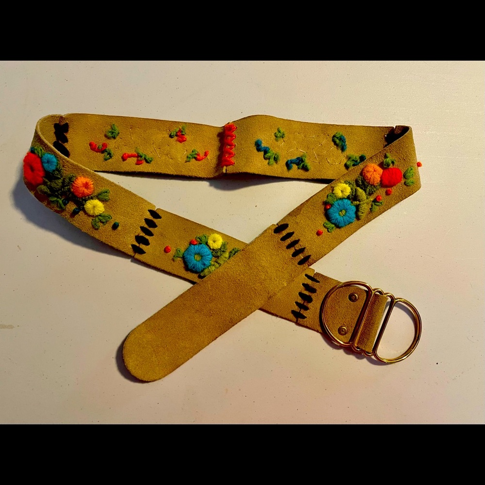 Vintage embroidered suede belt from 60’s/70’s
